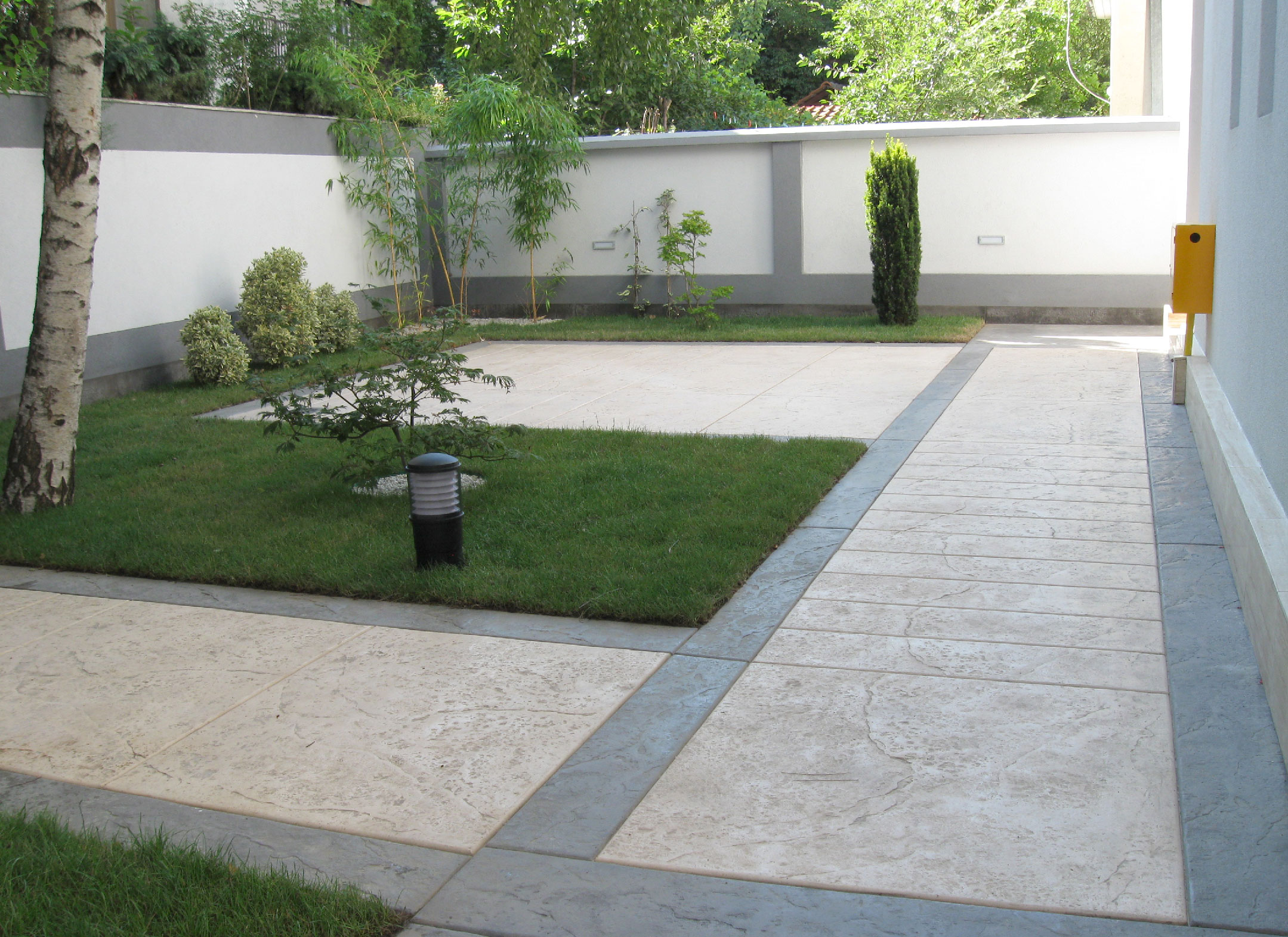 Pavimentazione esterna stampata effetto legno in grigio chiaro